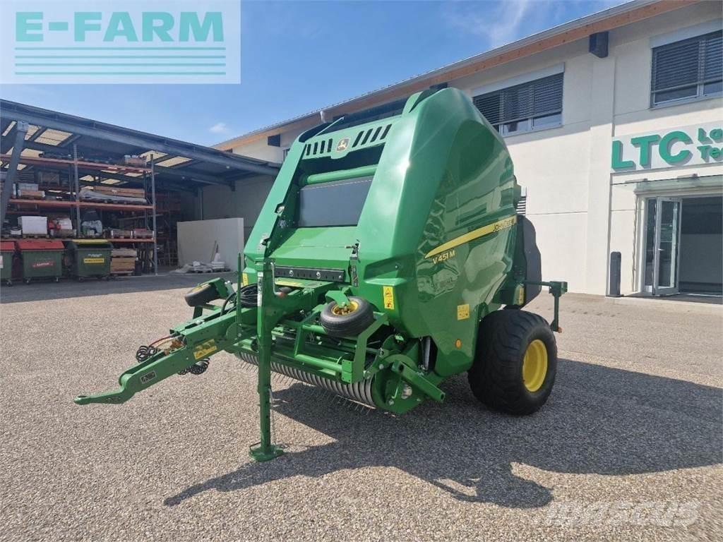 John Deere V451M Prasy kostkujące