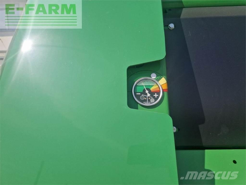 John Deere V451M Prasy kostkujące