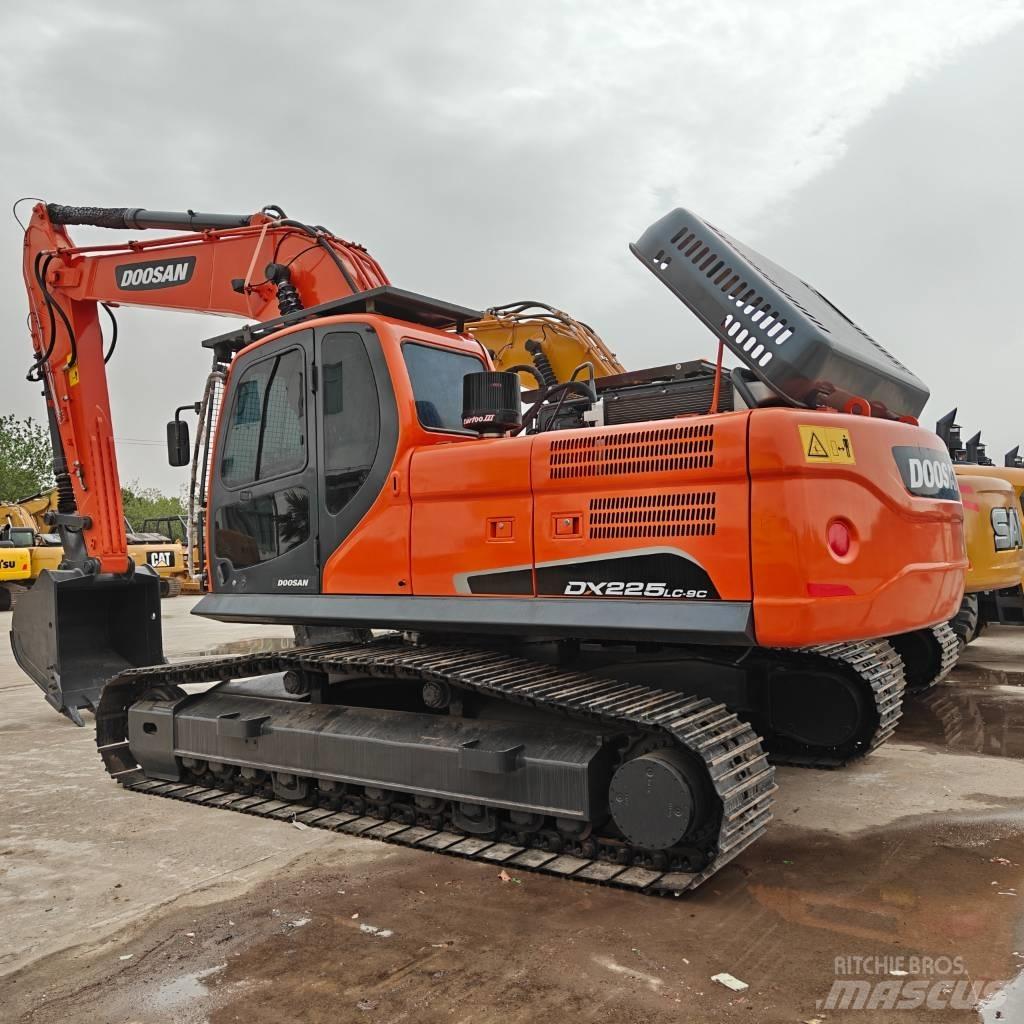 Doosan 225-9C Koparki gąsienicowe