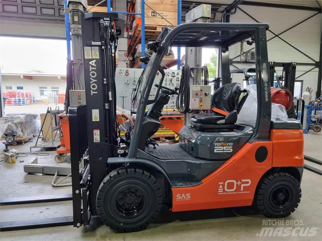 Toyota 02-8FGF25 Wózki LPG