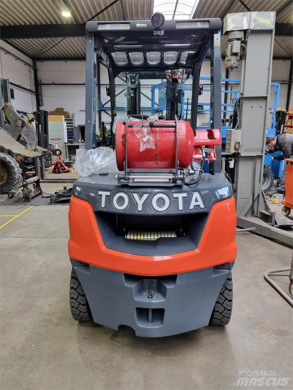 Toyota 02-8FGF25 Wózki LPG