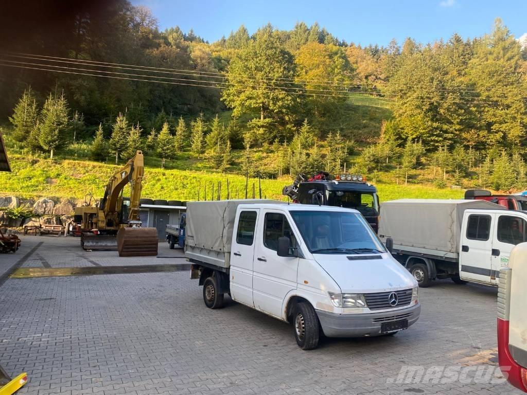 Mercedes-Benz 212 D Pick-upy / Pojazdy z otwieranymi burtami