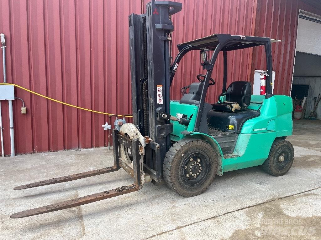 Mitsubishi FD40N1 Wózki widłowe terenowe