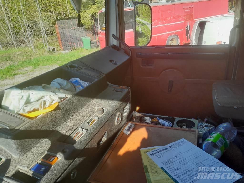 Volvo F12 Ciężarówki typu Platforma / Skrzynia