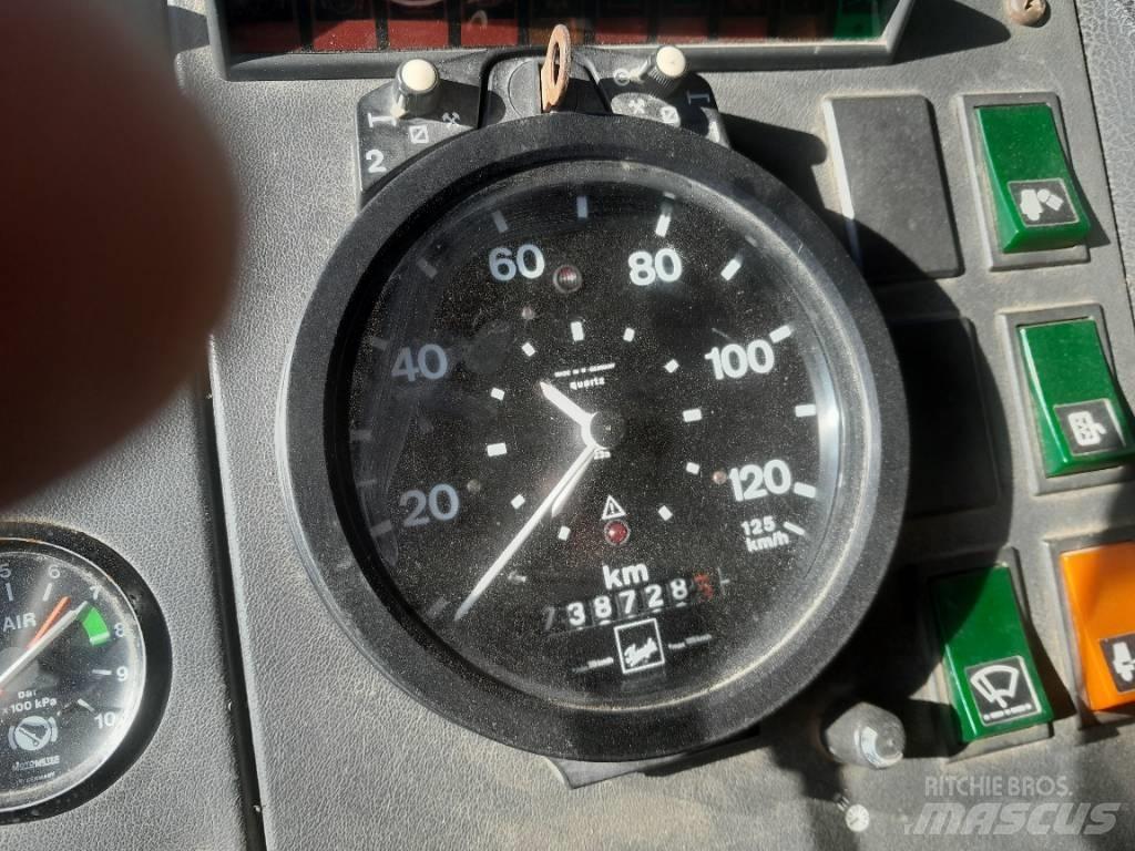 Volvo F12 Ciężarówki typu Platforma / Skrzynia
