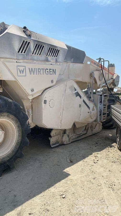 Wirtgen WR250i Recyklery do asfaltu