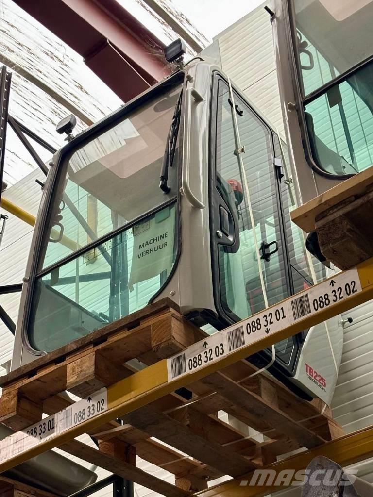 Takeuchi TB 225 Minikoparki