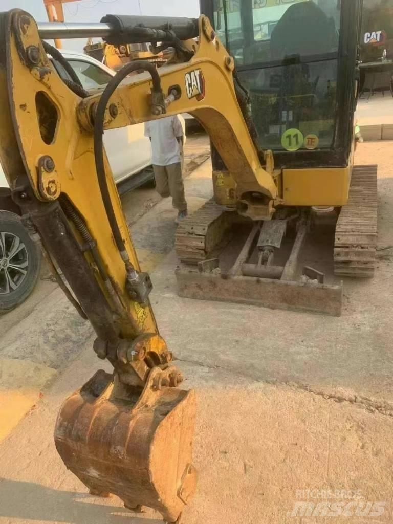 CAT 302 Minikoparki