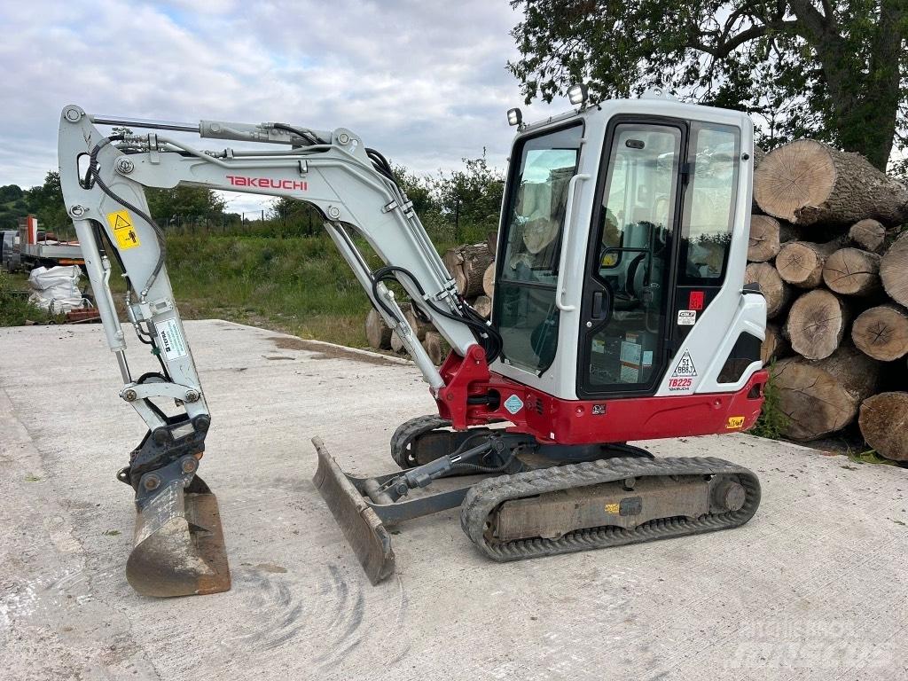 Takeuchi TB 225 Minikoparki