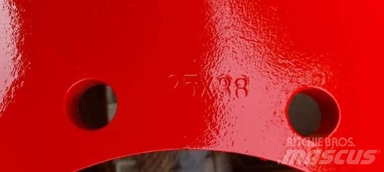Fendt RIM 25x38 Opony, koła i felgi