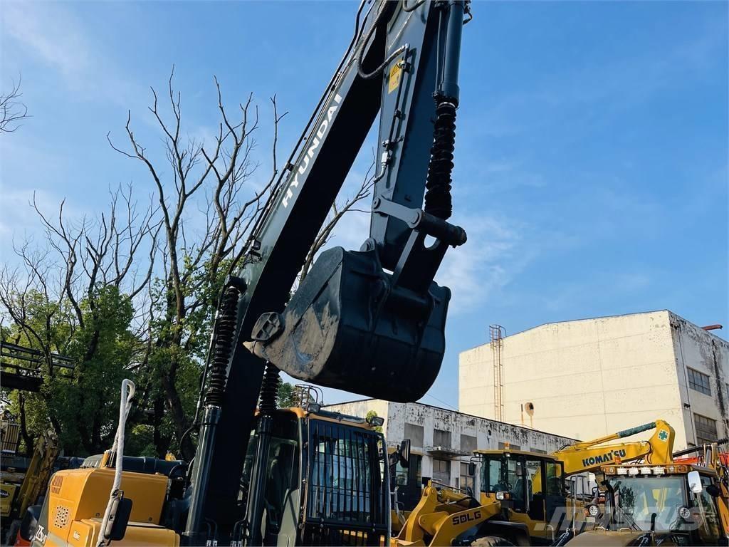 Hyundai 225LC 9T Koparki gąsienicowe