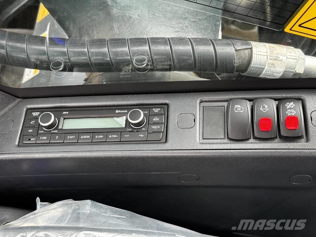 Hyundai HX 220 AL Koparki gąsienicowe