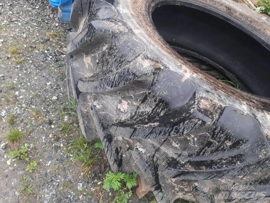 BKT 580/70R38 Opony, koła i felgi