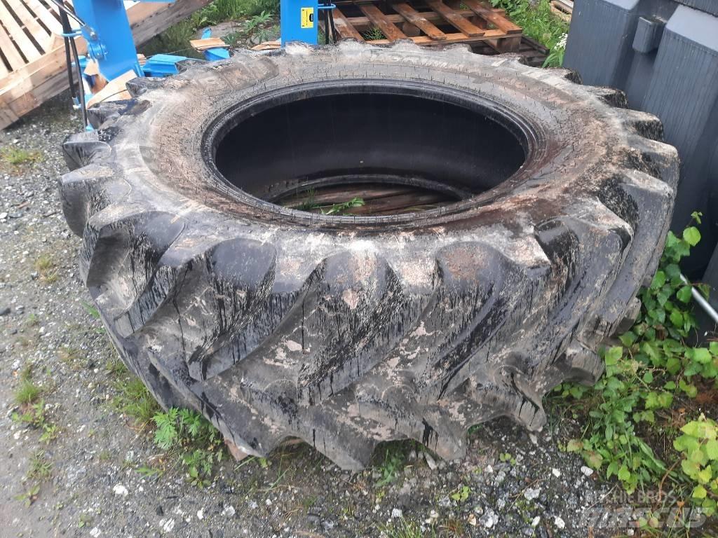 BKT 580/70R38 Opony, koła i felgi