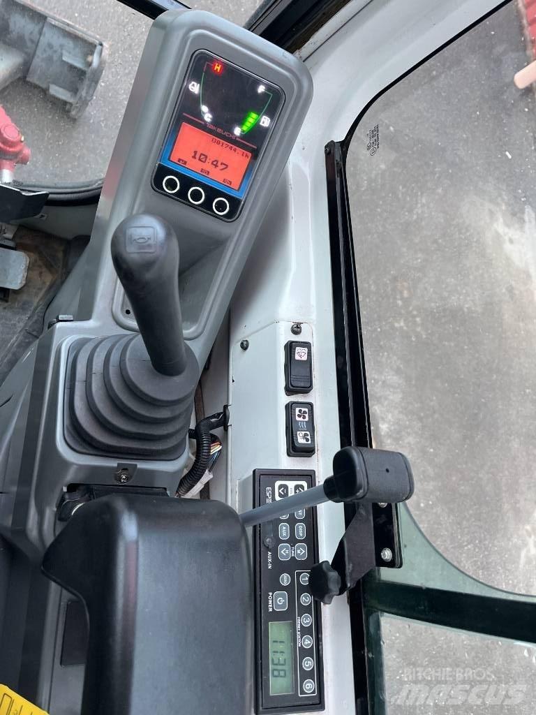 Takeuchi TB 216 Minikoparki