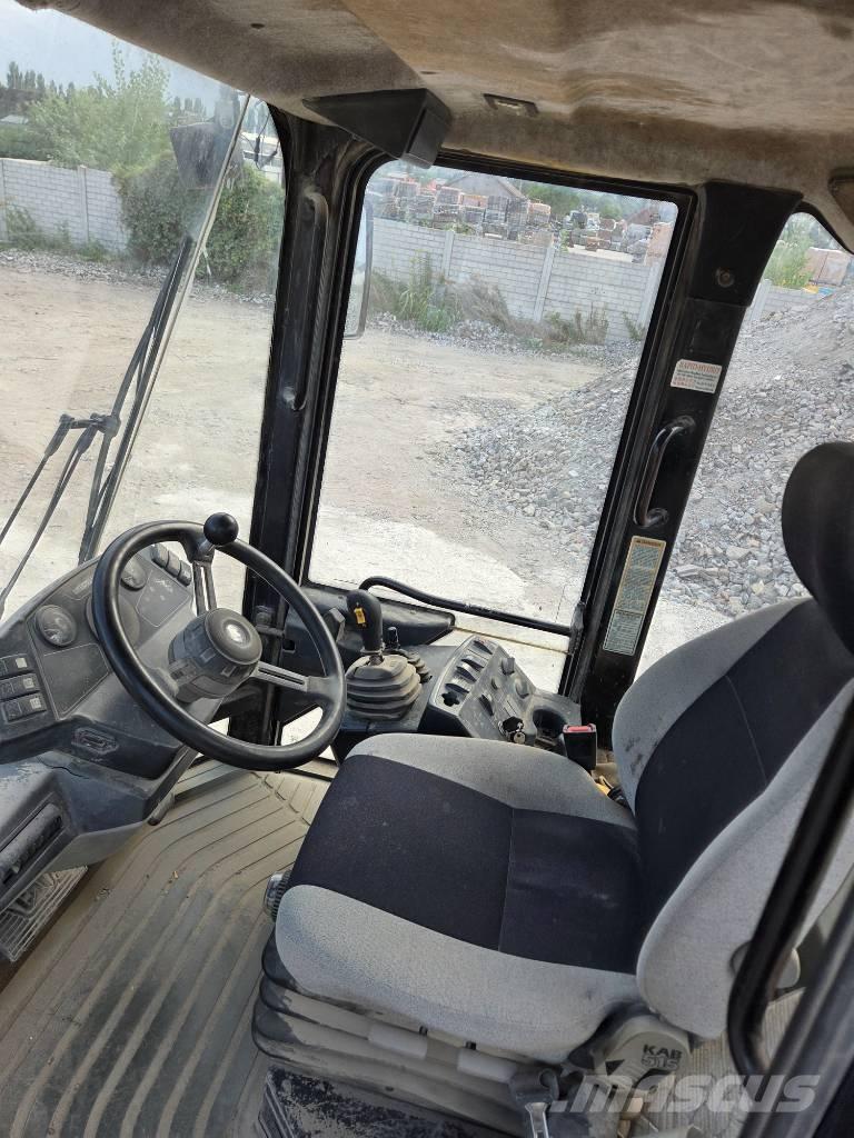 CAT 906 Ładowarki kołowe