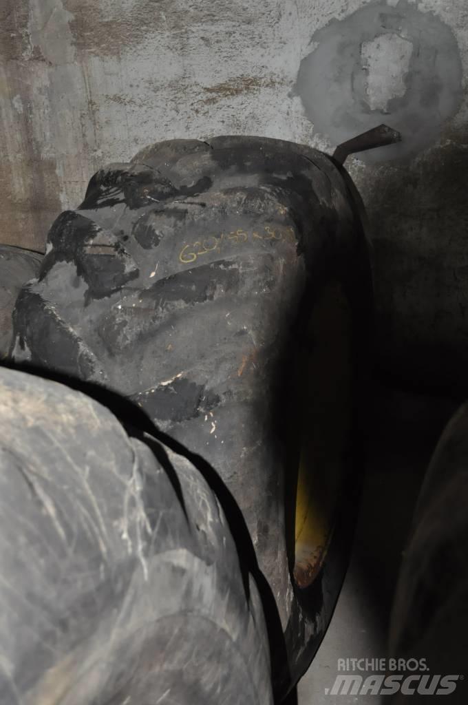 Nokian 620/55x30.5 Opony, koła i felgi