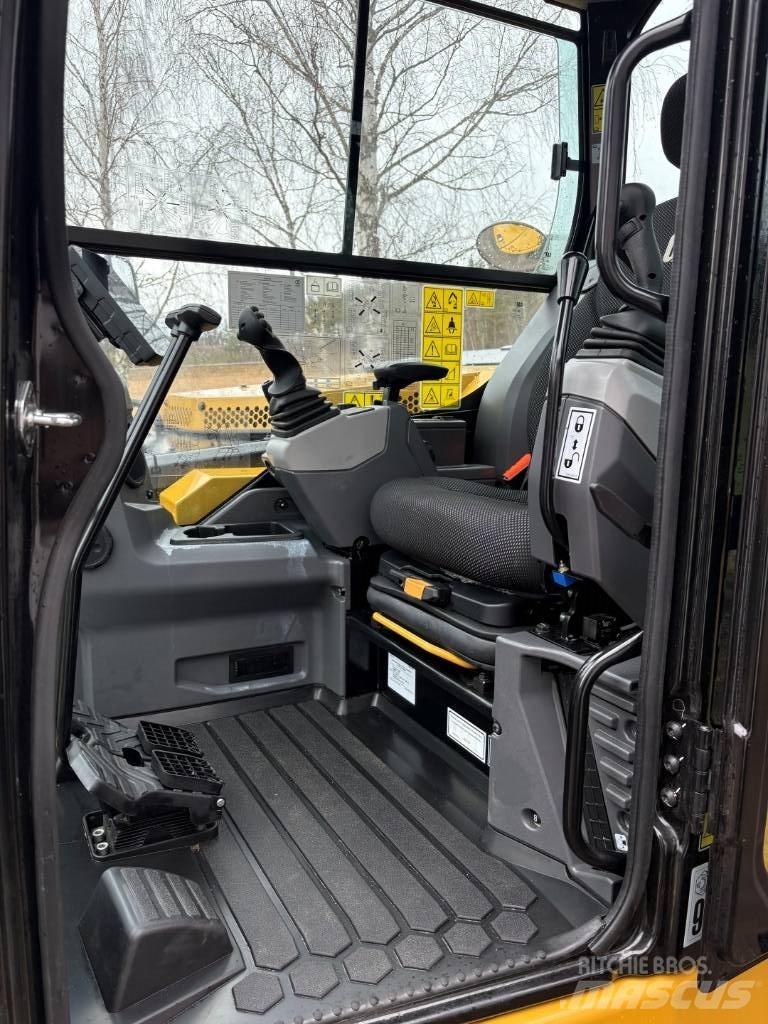 CAT 306 Minikoparki