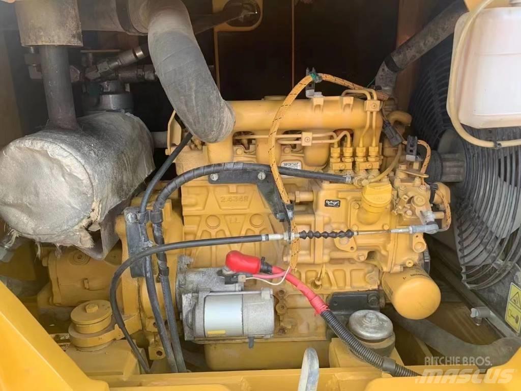 CAT  305.5 Koparki gąsienicowe
