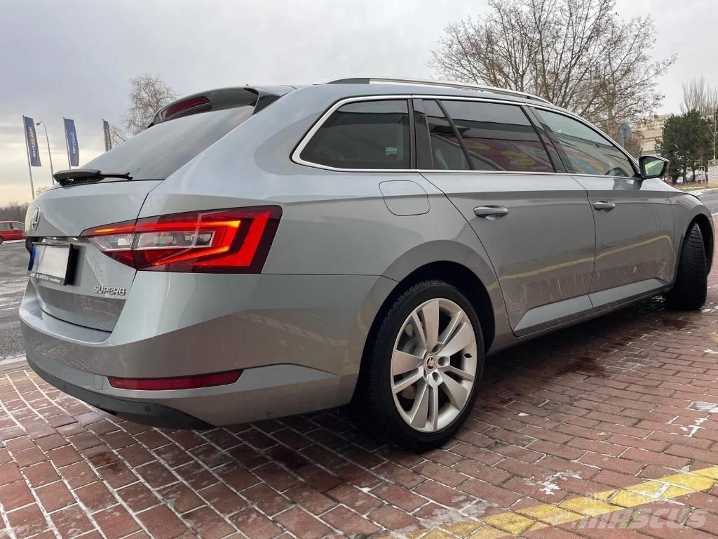 Skoda Superb Samochody osobowe