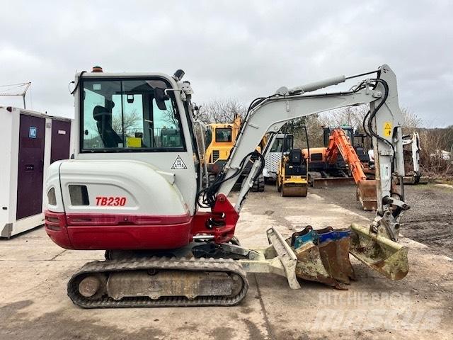 Takeuchi TB 230 Minikoparki
