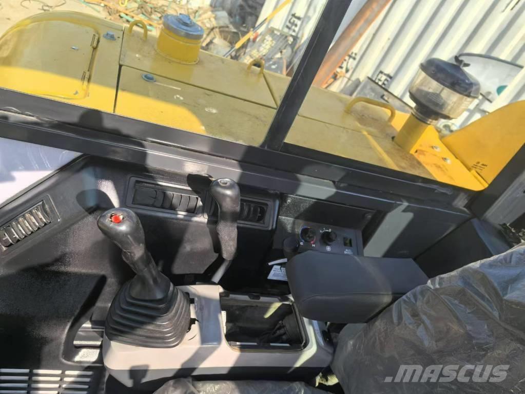 Komatsu PC 58 Koparki gąsienicowe