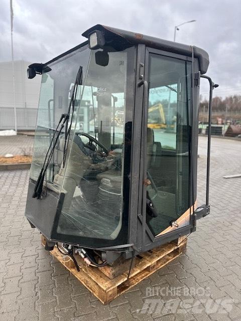 CASE 721 F USED CAB Kabiny i wnętrze