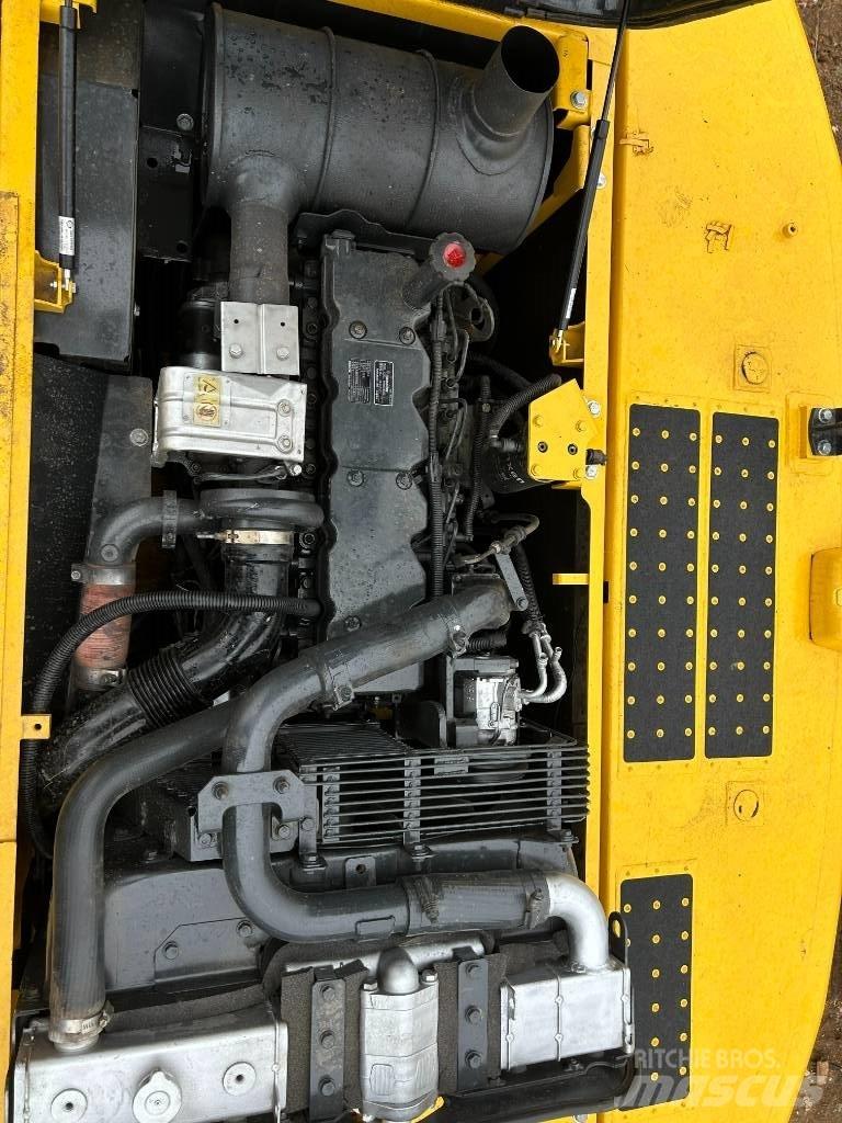 Komatsu 240-8 Koparki gąsienicowe