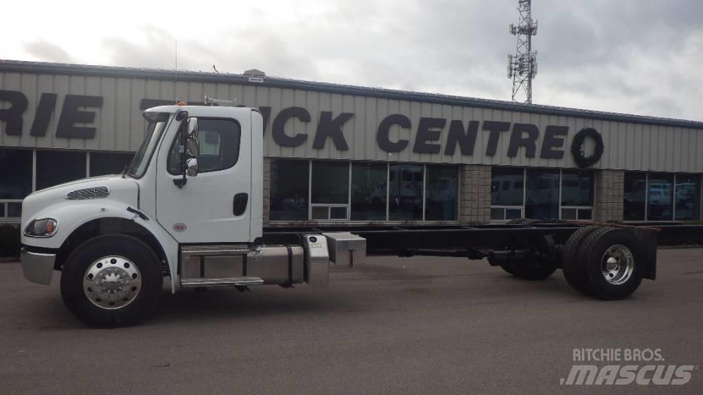 Freightliner M2 106 Pojazdy pod zabudowę