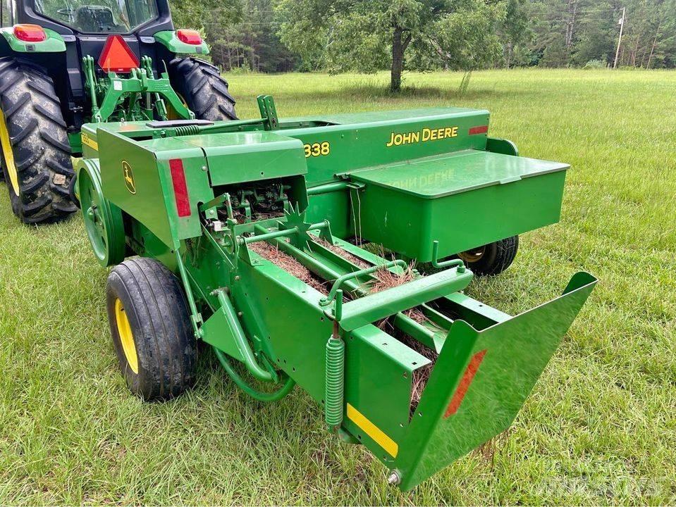John Deere 338 Baler Prasy kostkujące