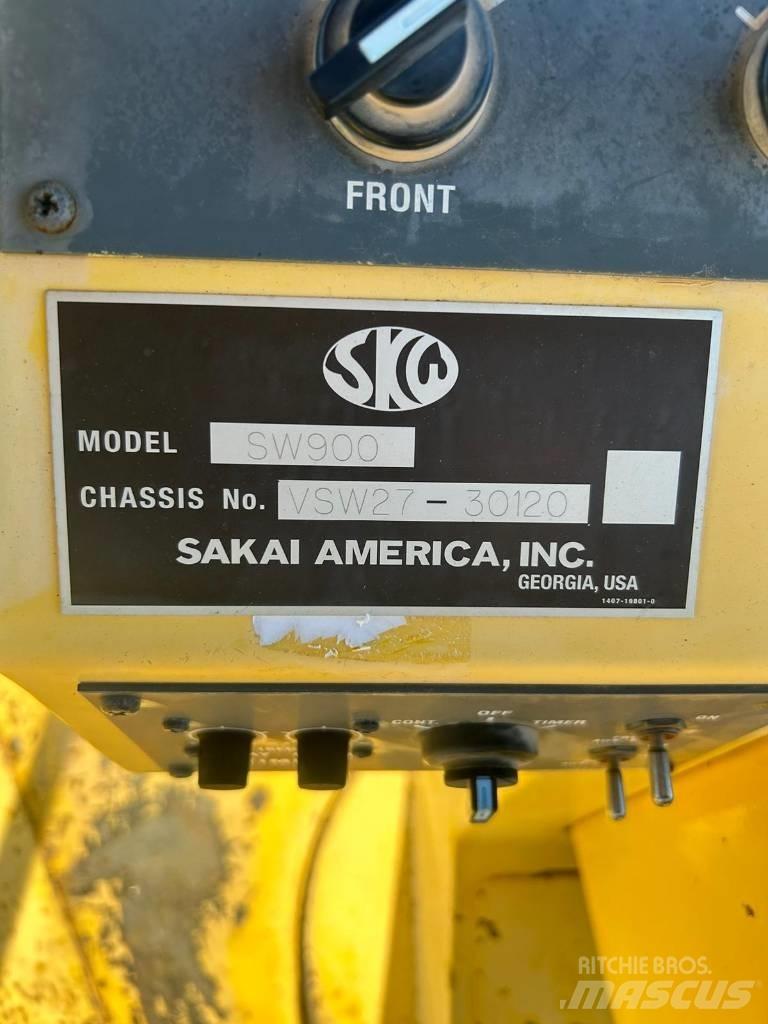 Sakai SW 900 Walce ogumione