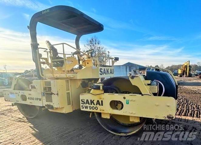 Sakai SW 900 Walce ogumione