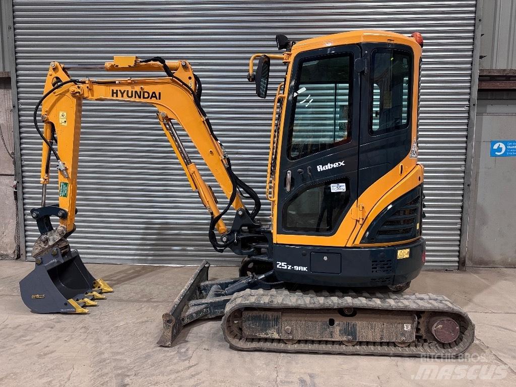 Hyundai R25Z-9 AK Minikoparki