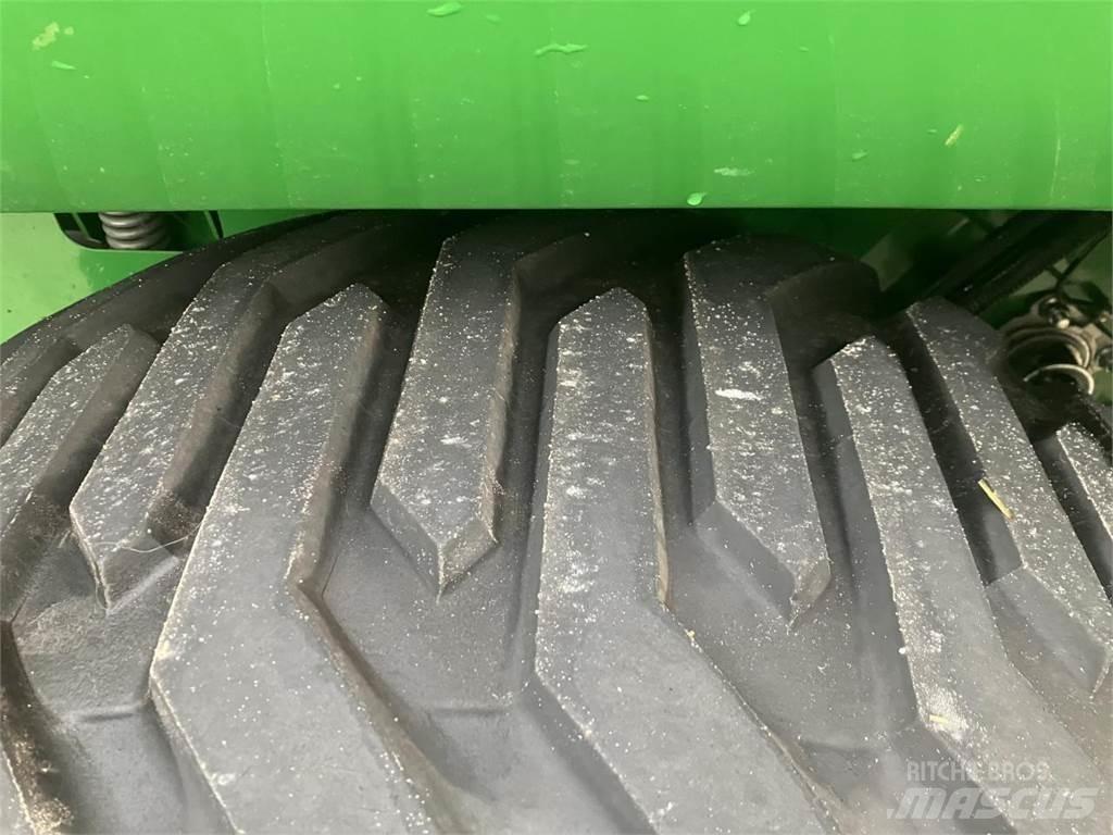 John Deere V461R Prasy zwijające
