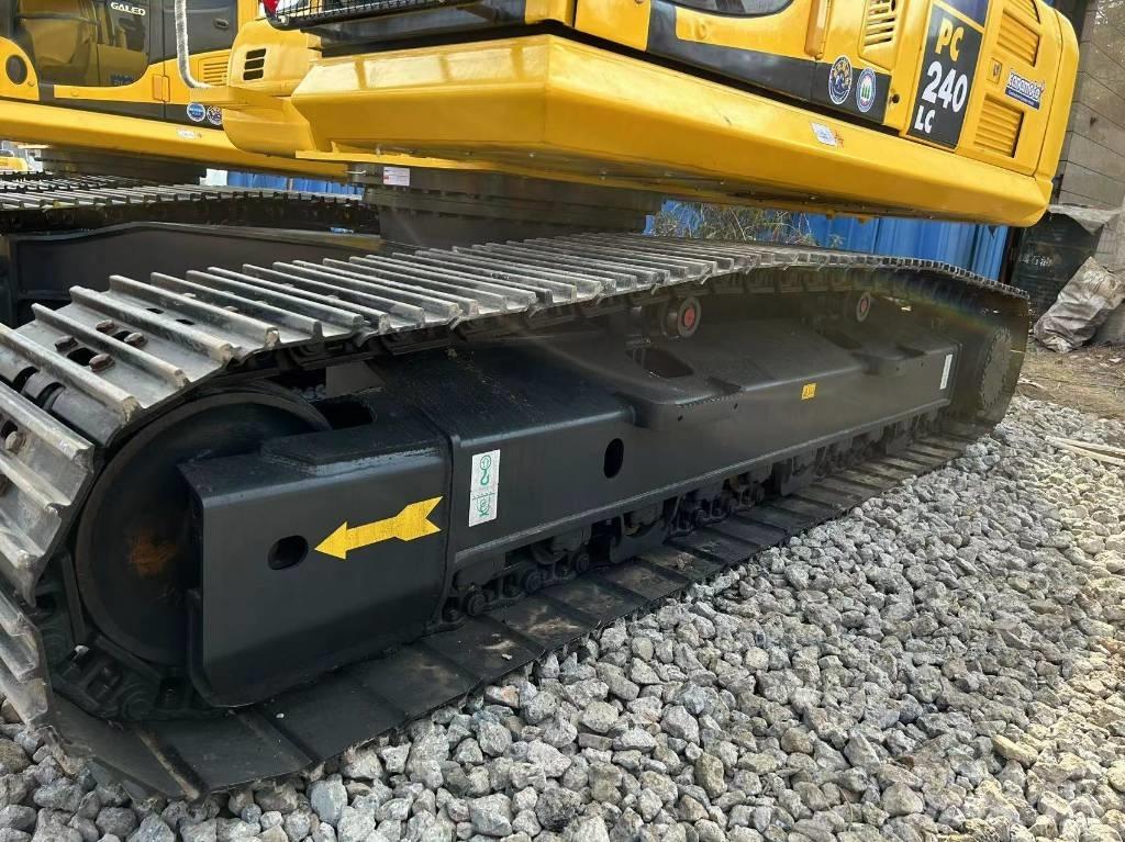 Komatsu 240-8 Koparki gąsienicowe