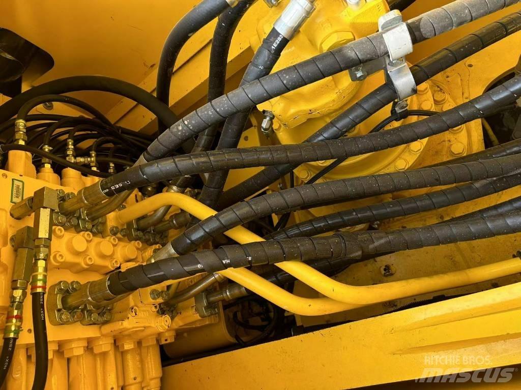 Komatsu 240-8 Koparki gąsienicowe