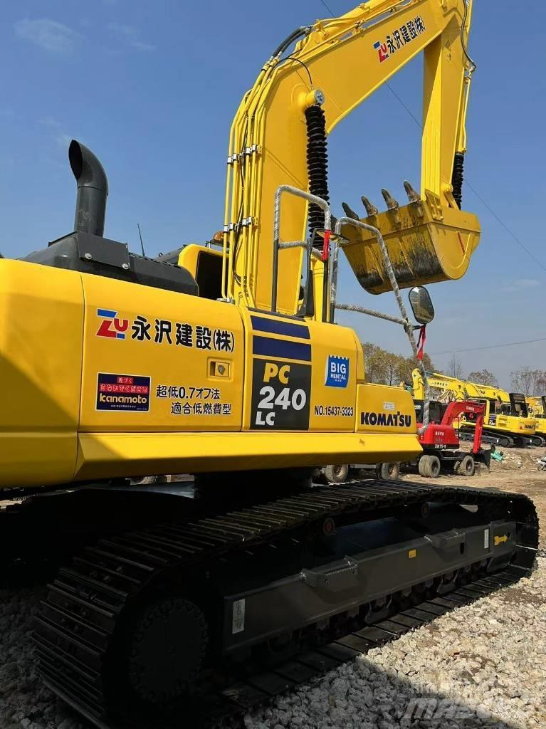 Komatsu 240-8 Koparki gąsienicowe