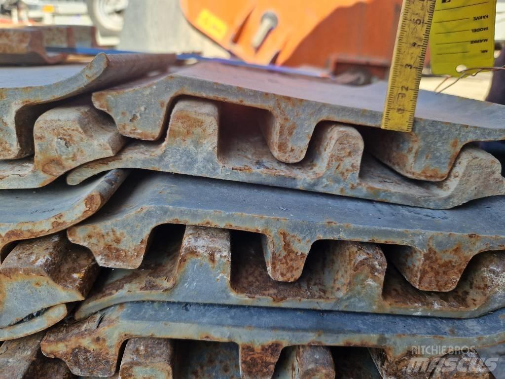 Volvo EC 200 Gąsienice, łańcuchy i podwozia