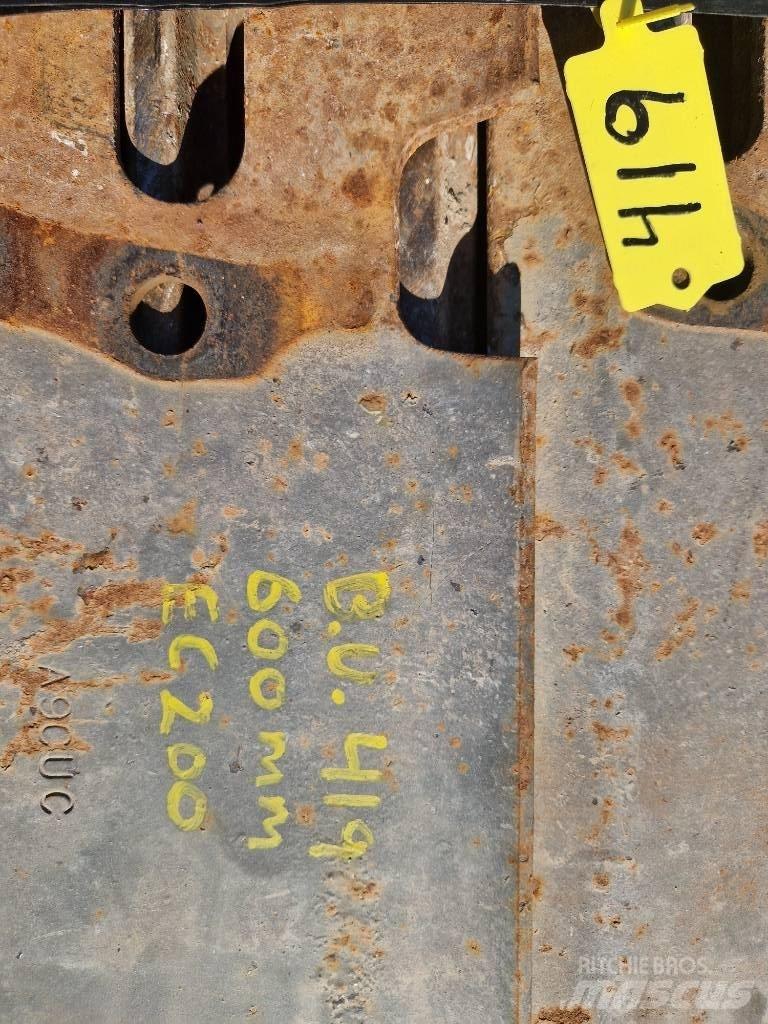 Volvo EC 200 Gąsienice, łańcuchy i podwozia