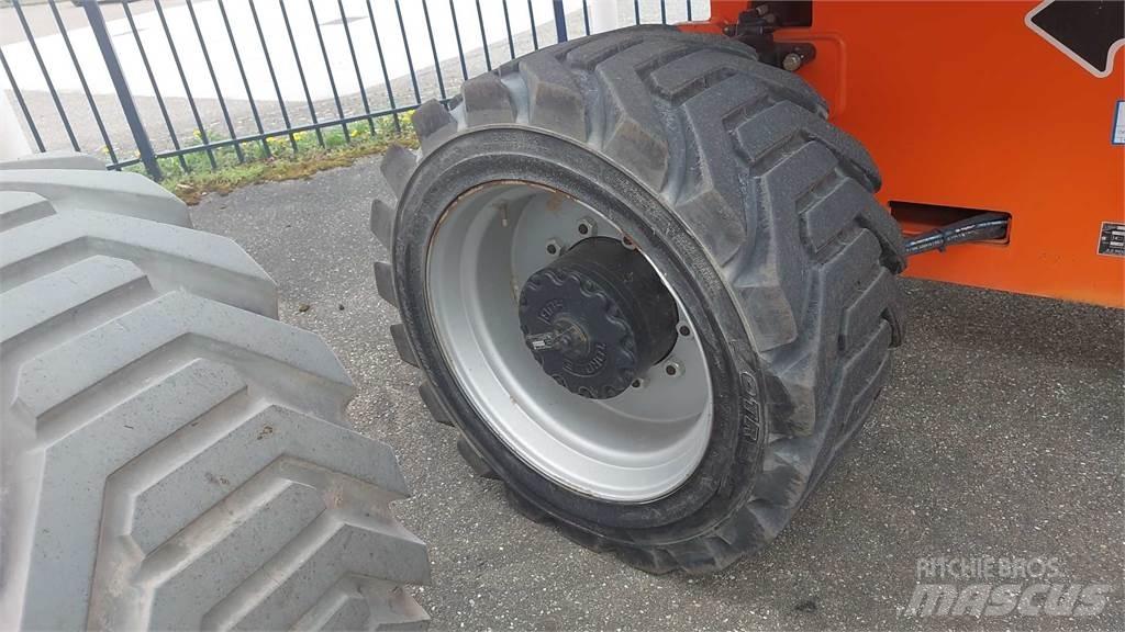 JLG 680SGW+ Podnośniki teleskopowe
