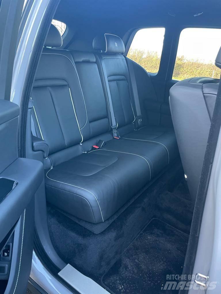 Rolls Royce Cullinan Samochody osobowe