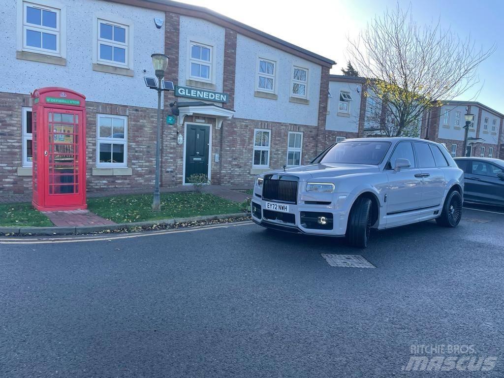 Rolls Royce Cullinan Samochody osobowe