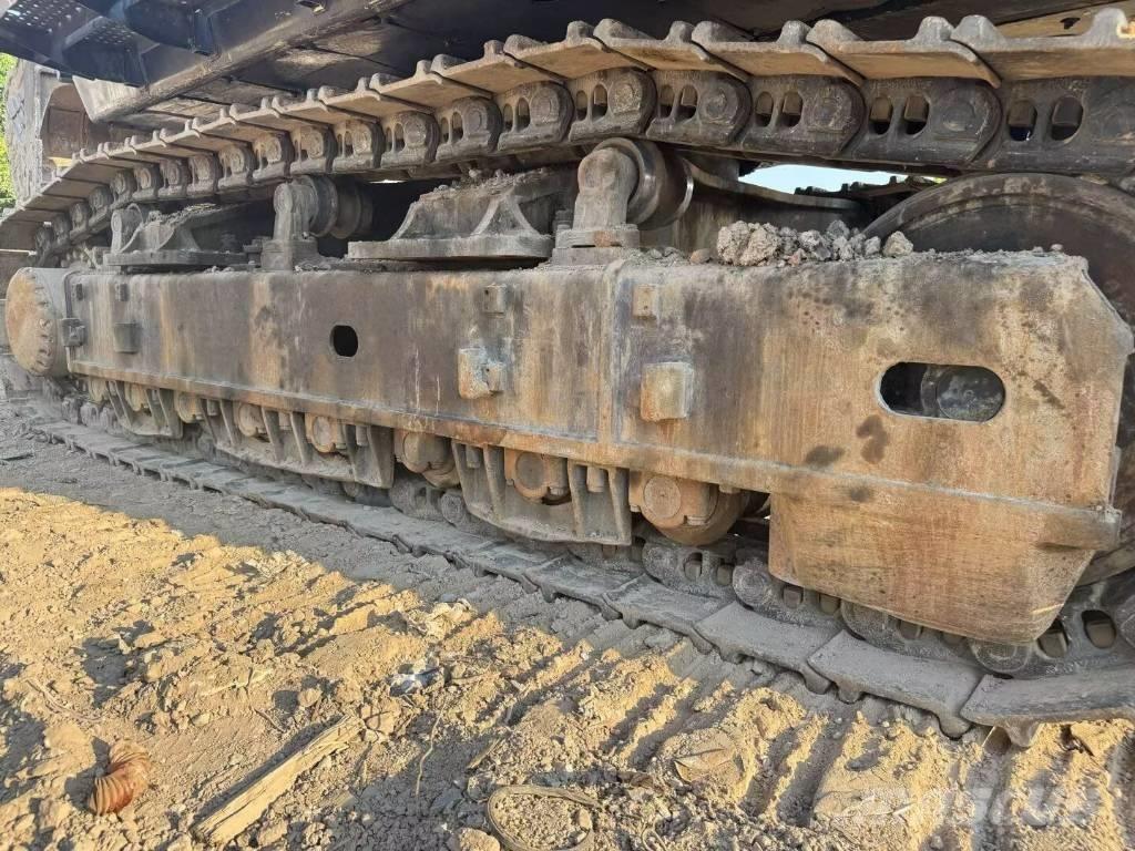 Hitachi ZX690LCH-5A Koparki gąsienicowe