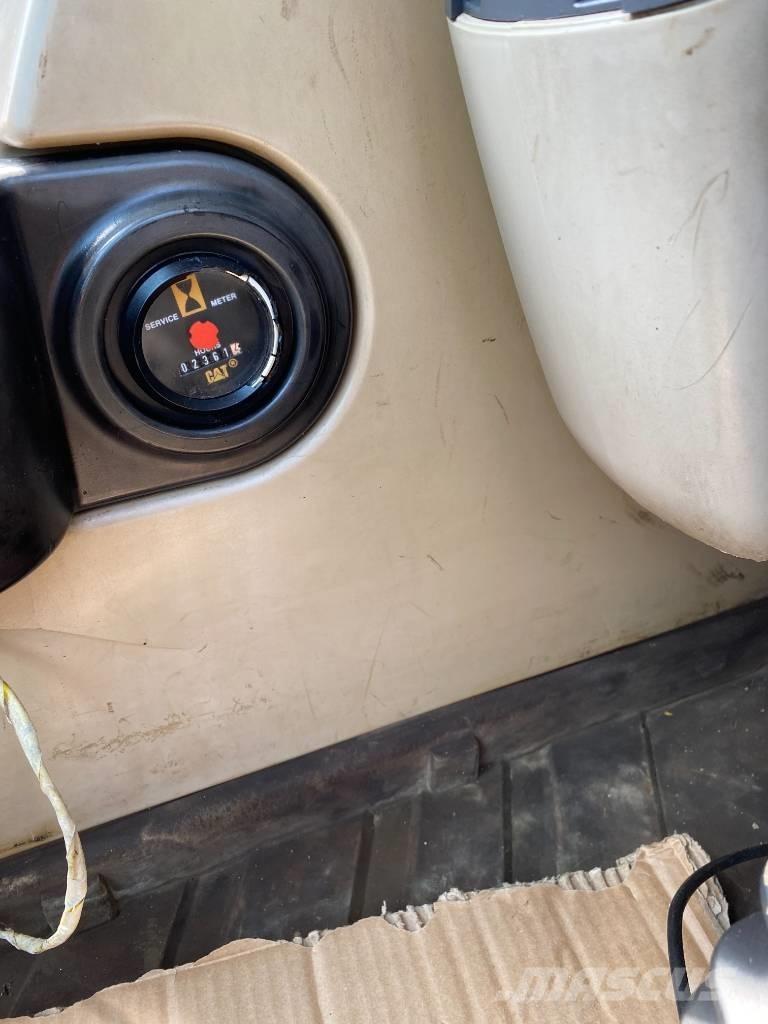 CAT 330 D Koparki gąsienicowe