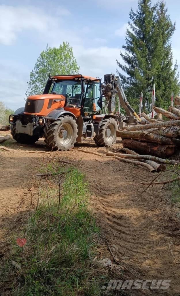 JCB Fastrac 3230 Traktory leśne