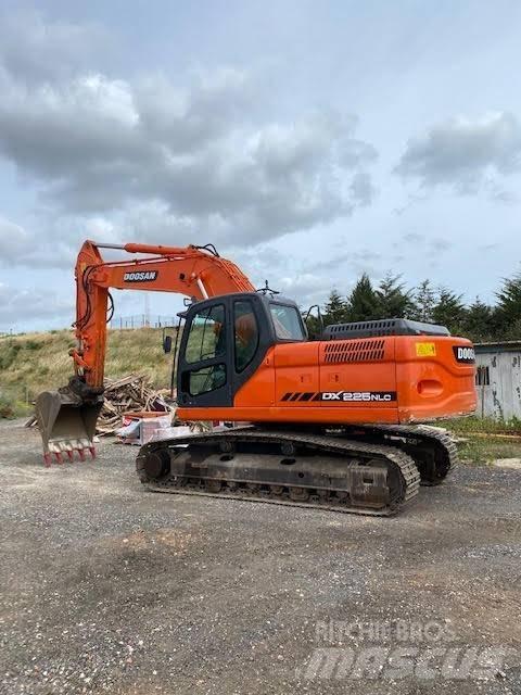 Doosan DX 225 NLC Koparki gąsienicowe