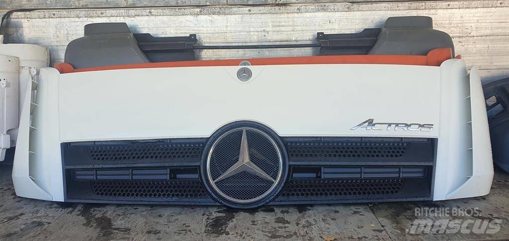 Mercedes-Benz Actros Kabiny i wnętrze