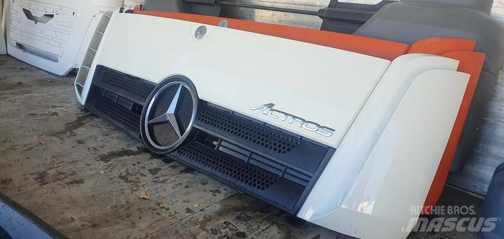 Mercedes-Benz Actros Kabiny i wnętrze