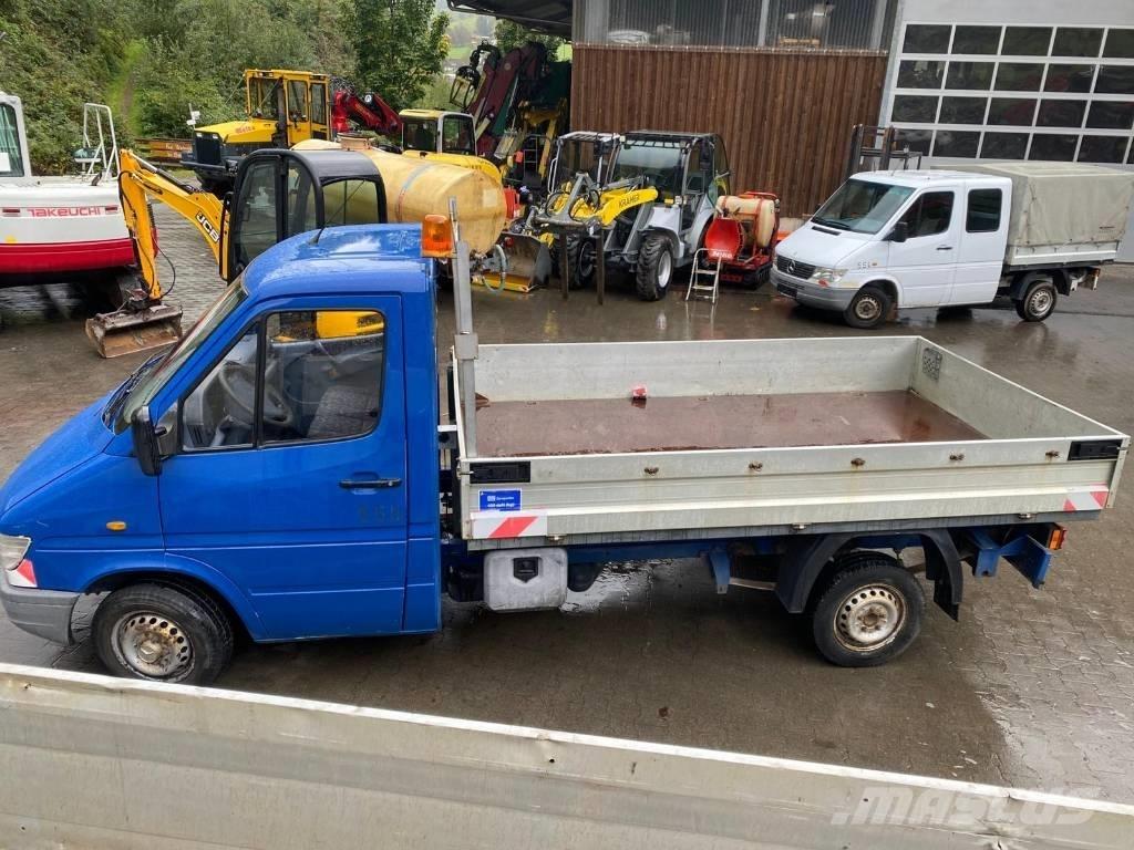 Mercedes-Benz 208 D Ciężarówki typu Platforma / Skrzynia