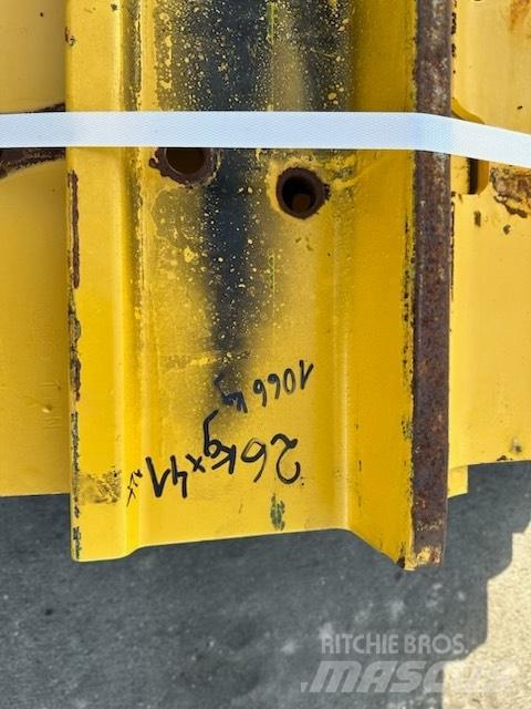 Komatsu d 85 plate Gąsienice, łańcuchy i podwozia